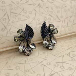 Vintage Weiss Black Leaf Metal Gray Rhinestone Jewel Cluster Clip Earrings
